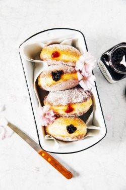 guardians-of-the-food:  Sumac Sugar Jelly Donuts