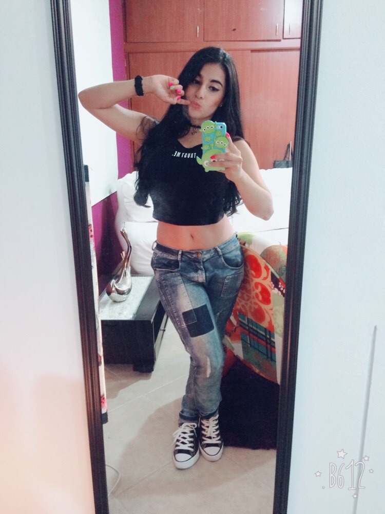 pussyconnoisseur6996:  Beautiful Spanish Chick 😉