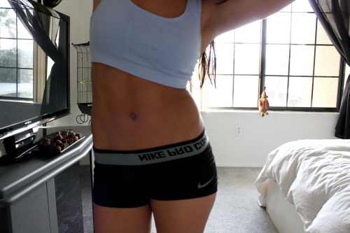 kinkybicouple:  Love her body, sports bra, and shorts ;) 