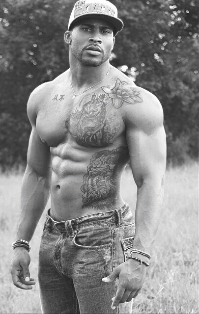 dominicanblackboy:Sexy gorgeous thick muscle hunk Cj Jones!😍😍😍😍😍