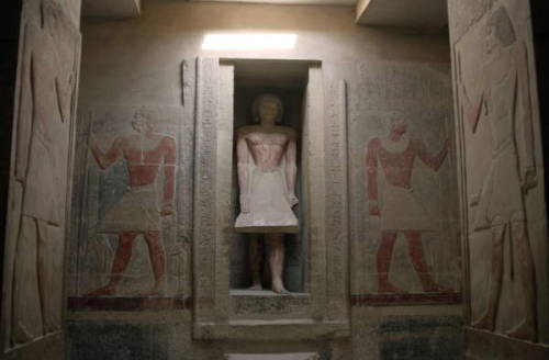 Mereruka vizier’s funeral statue in front of his false door. Mastaba of Mereruka. Reign of king Teti