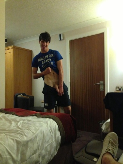 ...AND YET ANOTHER UNNECESSARY GAY NUDITY BLOG