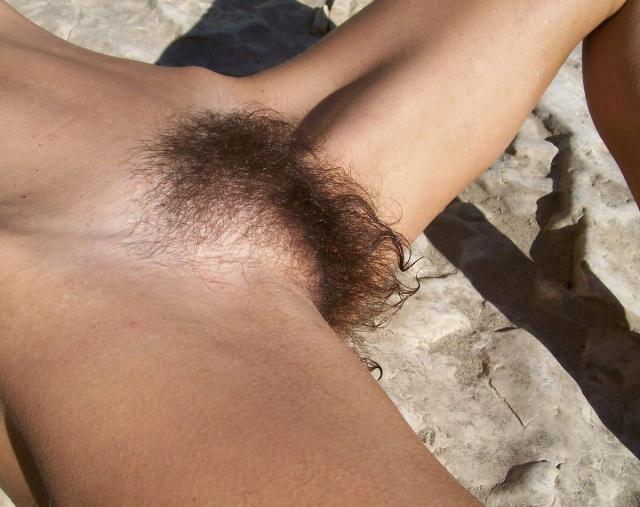 hairyforceone:The longer the pubes the better!