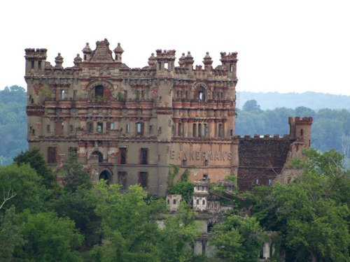 abandonedography: 9 of the Most Fascinating Abandoned Mansions from Around the World