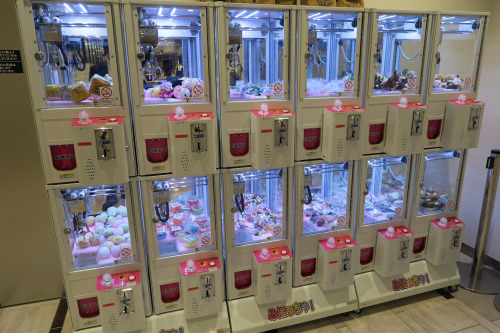 ninetail-fox:the small crane games ,Shinjuku