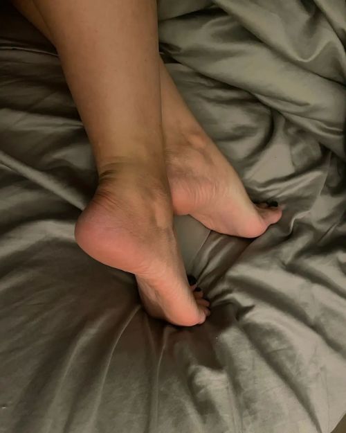 Do you like what you see? All that’s missing is you babe ❤️ #feet #foot #footjob #feetplay #fo