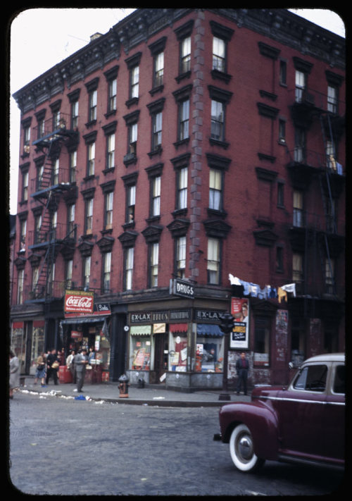 onceuponatown:  New York 1941-1960. By Charles Cushman.  GRINDHOUSE® KODACHROME