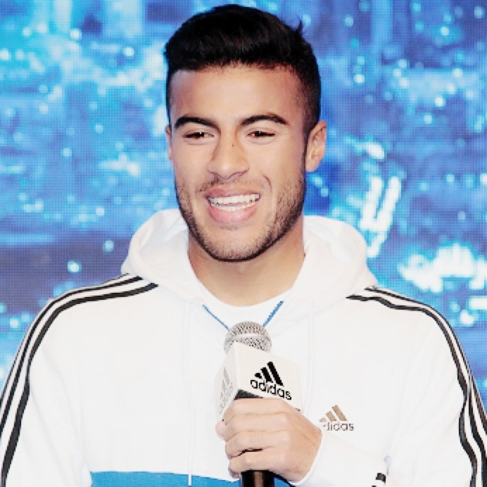 happyendingfromthemovies:  Forgive me but… Rafinha 😍 
