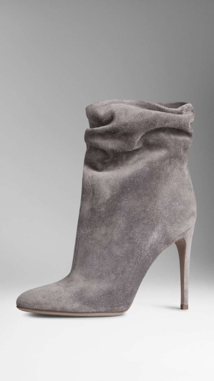 High Heels Blog rainy-day-fashion: Suede Ankle Boots via Tumblr
