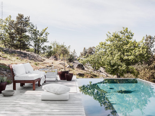 gravityhome: Summer pool life Follow Gravity Home: Blog - Instagram - Pinterest - Bloglovin - Facebo