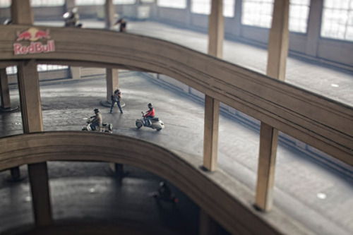 vespapapapa:  Rooftop riding!! Love Vespa!! Thanks Fiat!!
