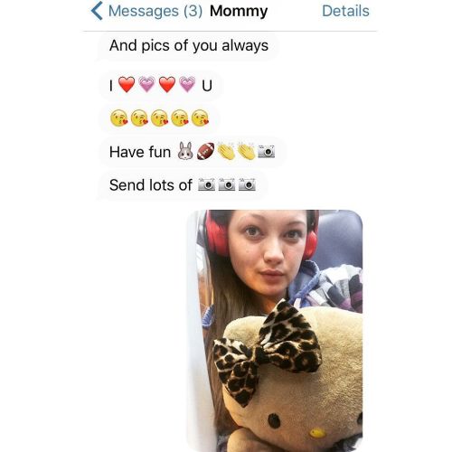 Porn Pics My mommy is too cute using all sorts of emojis