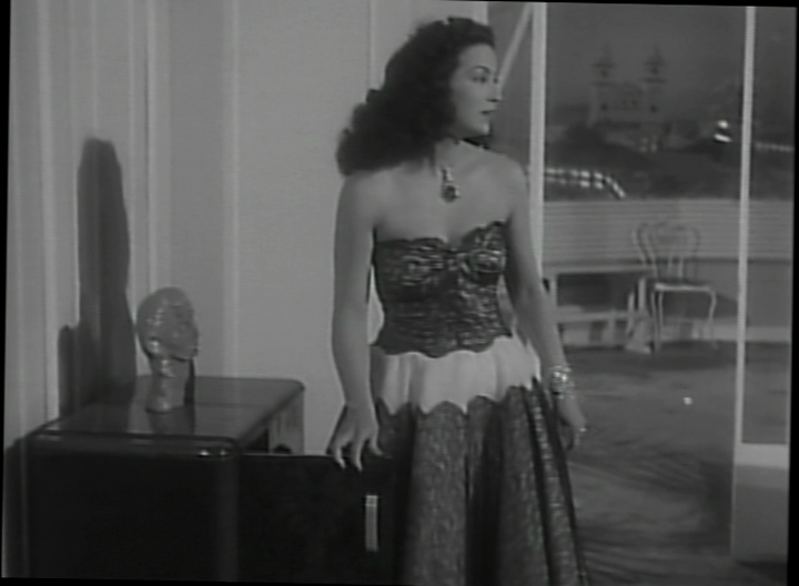 jazz-vampire:  María Félix and her amazing wardrobe in La diosa arrodillada (1947).