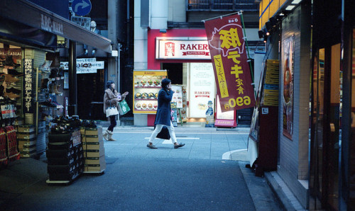 Shinjuku Station(新宿駅前) by Kinhaku on Flickr.