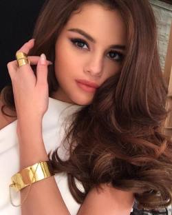 flawlessel:    Selena Gomez is unreal 