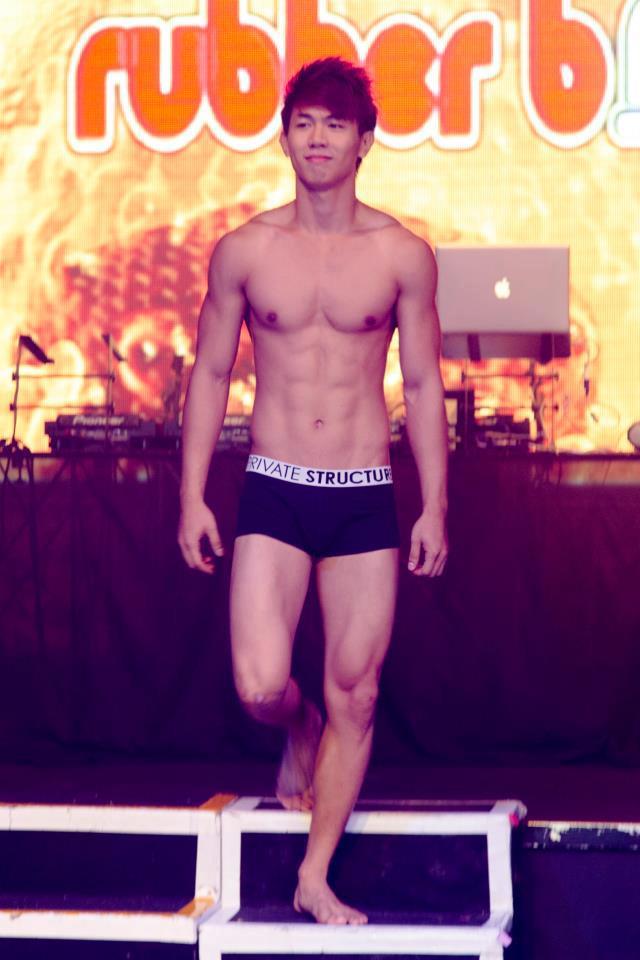 skinnywan:  hbst:  onlysporemen:  Is this Mister Singapore 2013 contestant? He sure