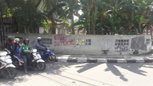 Indonesia: Jakarta anarchist / drug war prisoners ‘Death To Duterte’ street campaign26 F