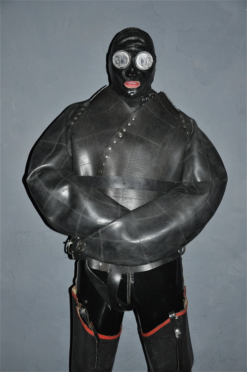 heavyrubbermaster: batskin: This amazing straight jacket is made out of lorries wheels inner tubes. 