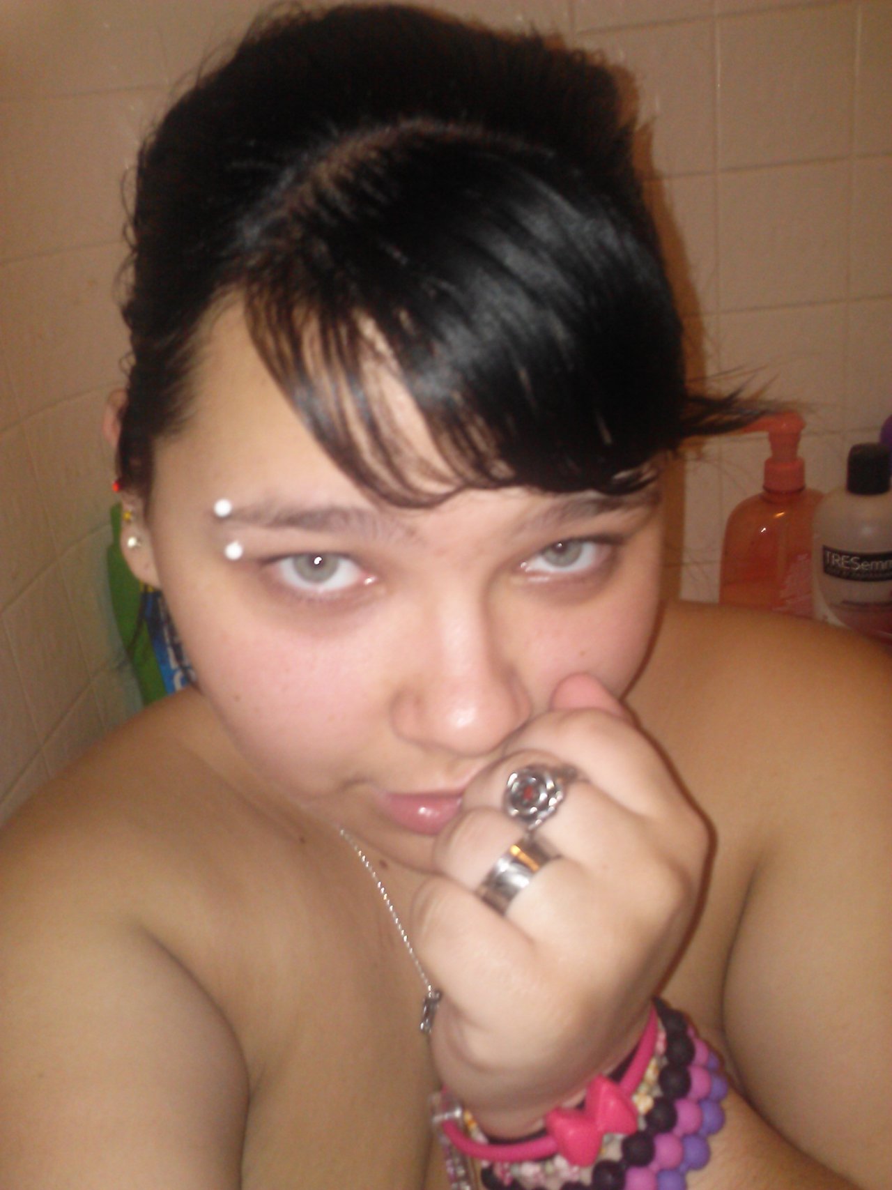 iambabygirllust:  iambabygirllust:  Bath time!! chronicrainbow420  Reblogd all dayy