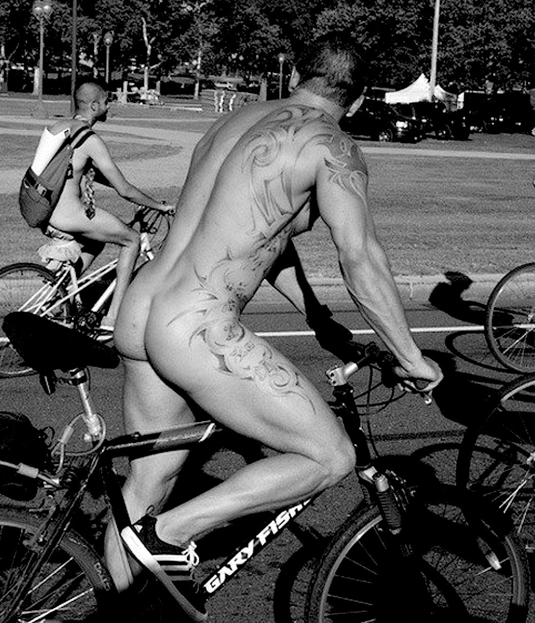 musclehank:  Sweet Jesus. That body is immaculate. 