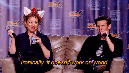 onthebroadway:Alex Kingston & Matt Smith at FanX 2016Q: The sonic sunglasses or the sonic screwd