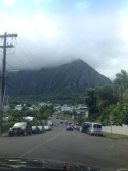 jaylenejoybeligan:  dadvillainy:  down the street from the skatepark. Kailua, HI   I SKATED HEREEEEEE