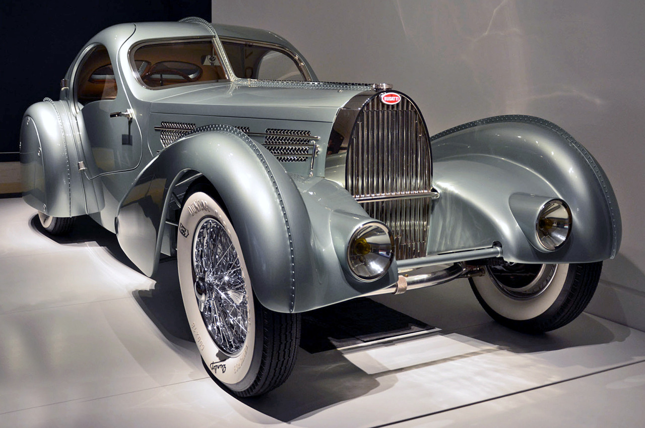 carsthatnevermadeitetc:  Bugatti Type 57 AÃ©rolithe concept, 1935. Jean Bugattiâ€™s