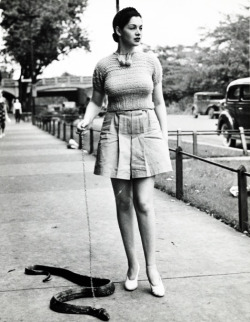 littlelobleep:  vintagegal:  Burlesque dancer Zorita walks her pet snake, 1937  