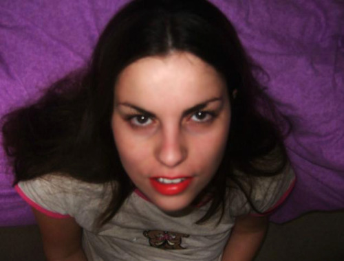dirtybrunettewife: knelt down by my bed……are you going to mess up my lipstick?
