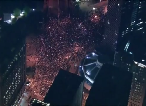 littlestarlolo:thousands of people in chicago came out tonight to protest against trump. I’m p