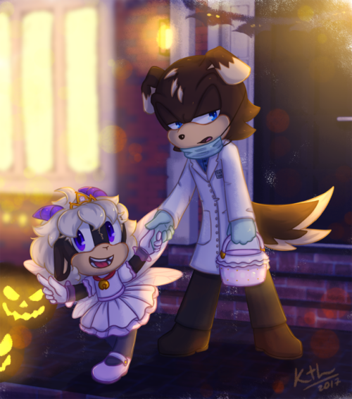 And here’s a Halloween pic with two of my main characters ;3Little Flo here is 7 years old (Cl