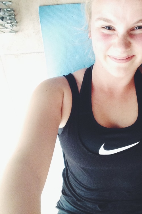 pocketfulloffitness: I think we all know why I wear black when I work out!