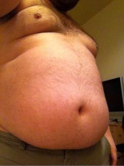 mikebigbear:  schlago:  Super round belly