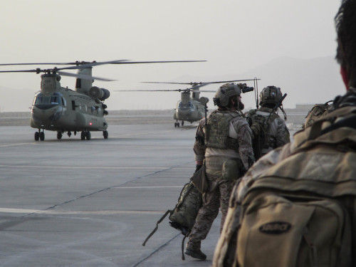 militaryarmament:Members with the 10th Special Forces Group (Airborne), alongside Romanian Special F