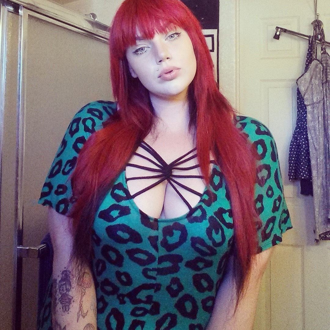 ultrakeroppi:  I needed a change of pace so I went back red