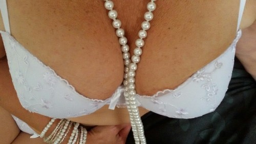 stel7079:Pearls are sexy Virginal.