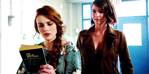 maliagifs:  Malia ‘what is personal space?’ Tate. 