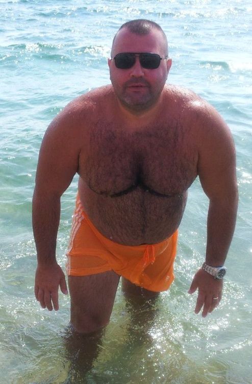 stocky-men-guys:  irishcubby:     Big, strong and sexy menStocky Men & Guys
