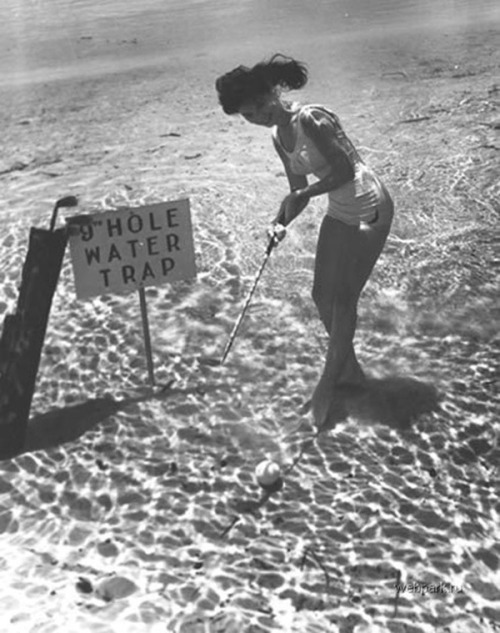 ianbrooks:   Vintage Underwater Pinups photos by Bruce Mozert To promote Silver Springs, Florida’s crystal clear waters, Bruce Mozert took a series of creative underwater photos in 1938, depicting scenes of leisure one can partake in with no oxygen