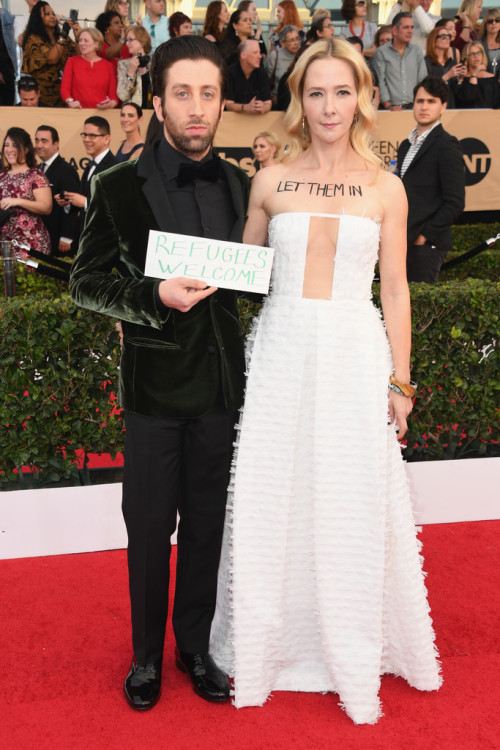 repost-this-image: erykahisnotokay:  nerd-utopia: Simon Helberg and Jocelyn Towne attend the 23rd Annual Screen Actors Guild Awards.(📷 Alberto E. Rodriguez/Getty Images North America)  Simon Helberg is Ashkenazi Jewish and his father was born in Germany