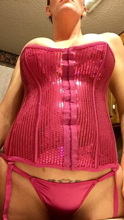 bigbulletwants2seeitall:  Trying to add a little sparkle to the day 💎💎💋
