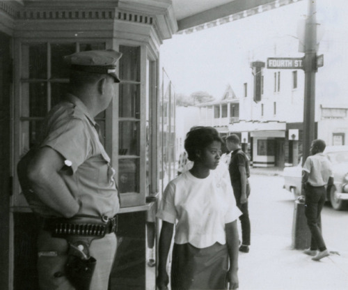 vculibraries:Protesting segregation at the State Theater in Farmville, Virginia, 1963 A police photo