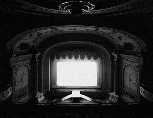 nihon-bijutsu:Cabot Street Cinema, Massachusetts, 1978, Hiroshi Sugimotowww.wikiart.org/en/h