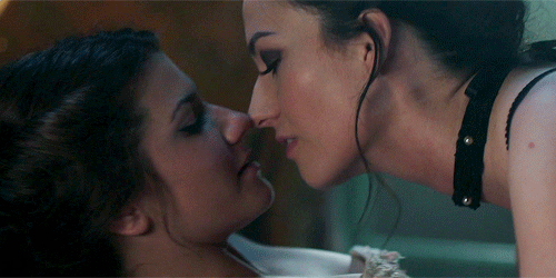 carmilla-tay13:  Reasons I like gay shows: I know there are more but I can only post 10 so go ahead and post all the gifs an pics you have!!! let’s make this big! 