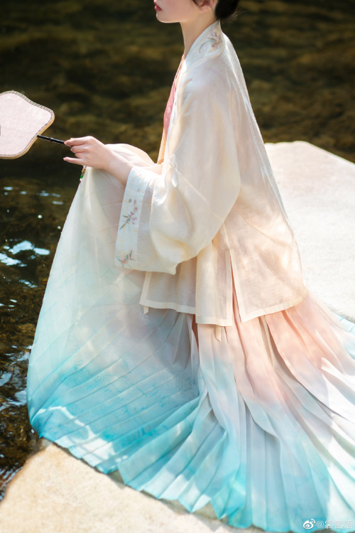 chinese hanfu by 裳宫语