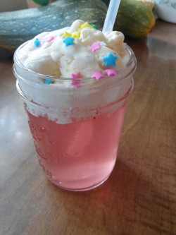 sailorhoneymoon:  notrealneko:  I saw this post about a sailor moon drink a while back and it looked so delicious that i had to go off and make my own. Mine doesn’t doesn’t look too fancy but it tastes great!  THIS IS ADORABLE 