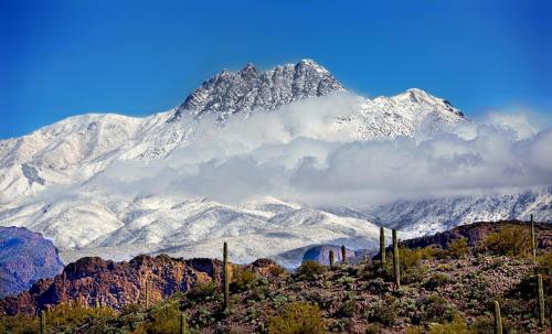 oneshotolive:  Four Peaks Wilderness, Arizona, after a fresh snowfall last week (2048 x 1240) [OC] 📷: Riley_Cubs 