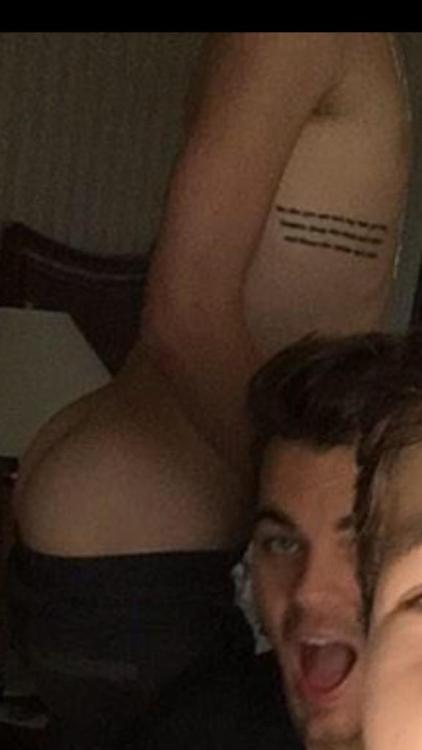 male-celebs-naked:  Sam Pottorff 2See more here