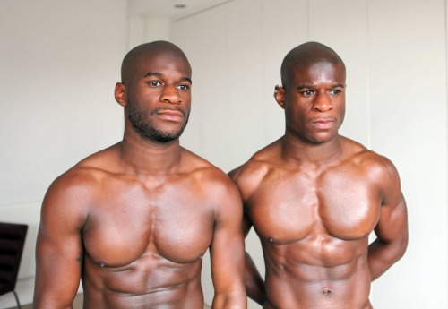 londfoto: Black brother muscle bonding