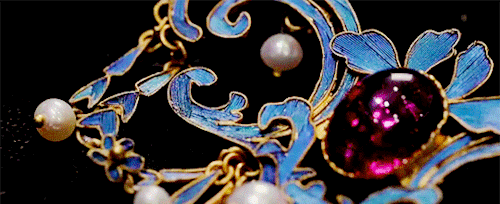 remo-ny:Diancui 点翠 jewelleryFor 2,000 years, the Chinese have been using the iridescent blue feather